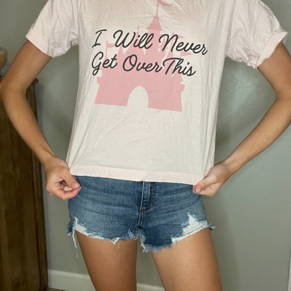 New Disney Parks original pink cropped t-shirt, princess themed size XS - Picture 2 of 2